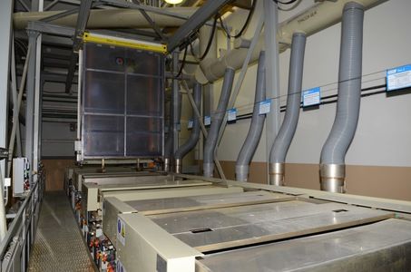 Automatická jednořadá linka pro nanášení galvanické mědi na ocelové dílce na závěsech jako ochranného povlaku před chemicko-tepelným zpracováním 