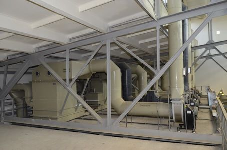 Automatic single-row line for galvanic copper plating on steel parts of hinges as a protective coating prior to chemical-heat treatment.