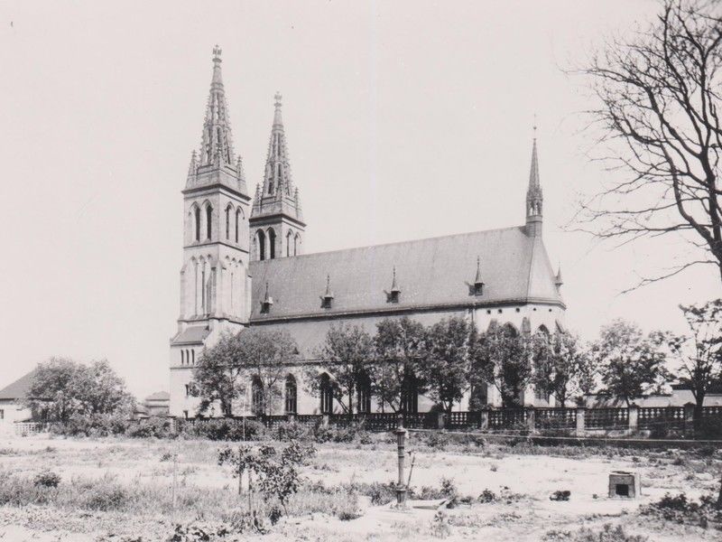 Historická fotografie staré budovy